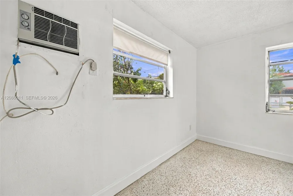 882 NW 2nd St Miami, FL 33128