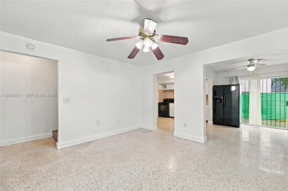 882 NW 2nd St Miami, FL 33128