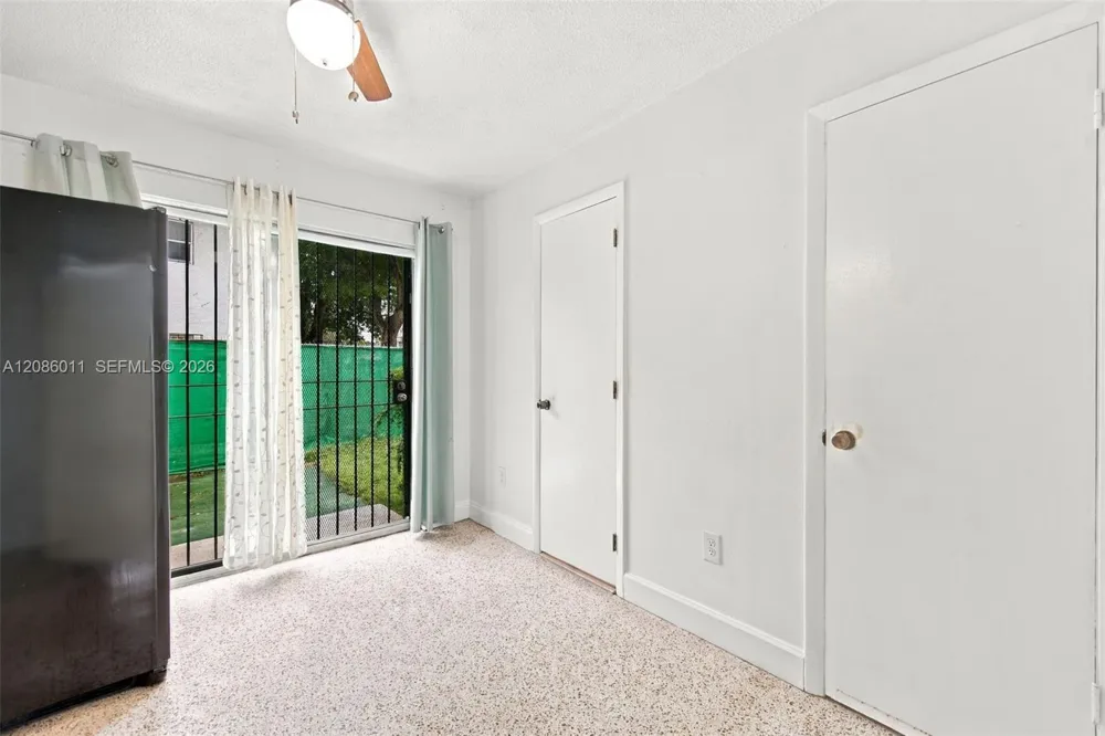 882 NW 2nd St Miami, FL 33128