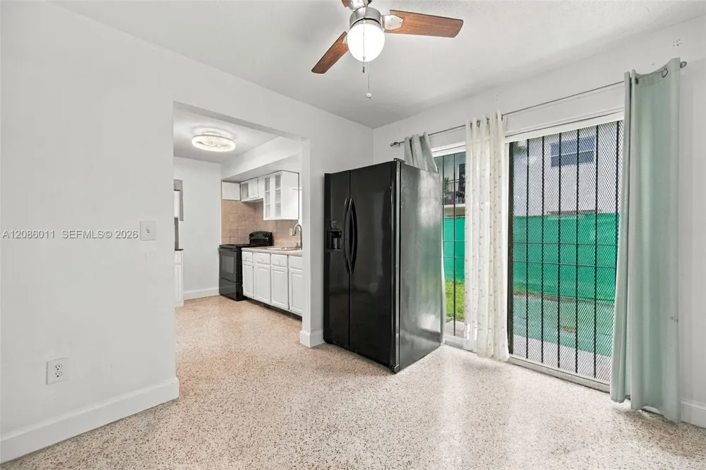 882 NW 2nd St Miami, FL 33128