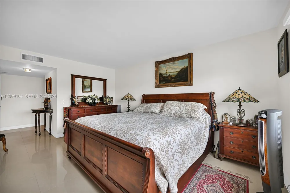 374 Lakeview Dr #204 Weston, FL 33326