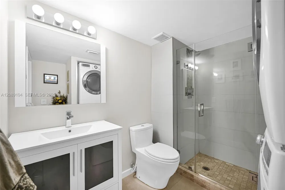 374 Lakeview Dr #204 Weston, FL 33326