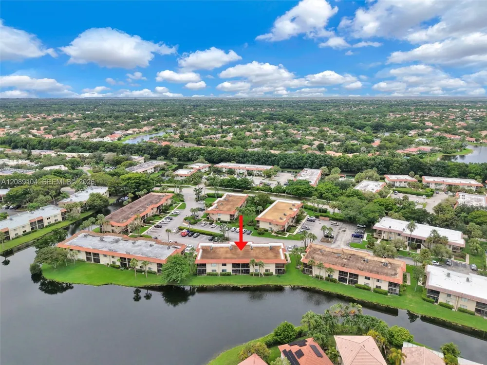 374 Lakeview Dr #204 Weston, FL 33326