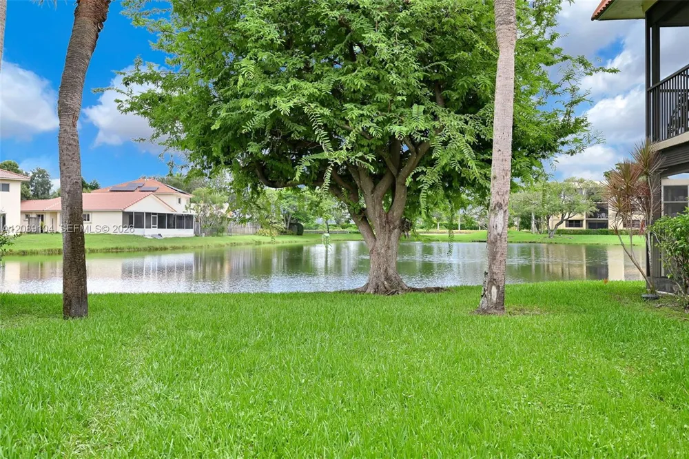 374 Lakeview Dr #204 Weston, FL 33326