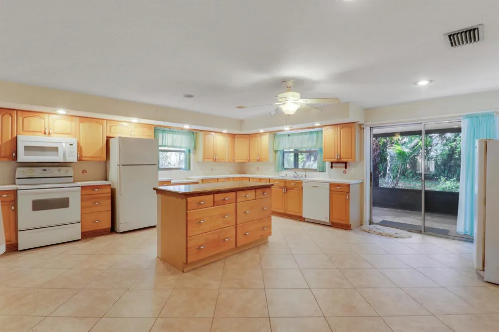 142 2ND STREET Jupiter, FL 33458