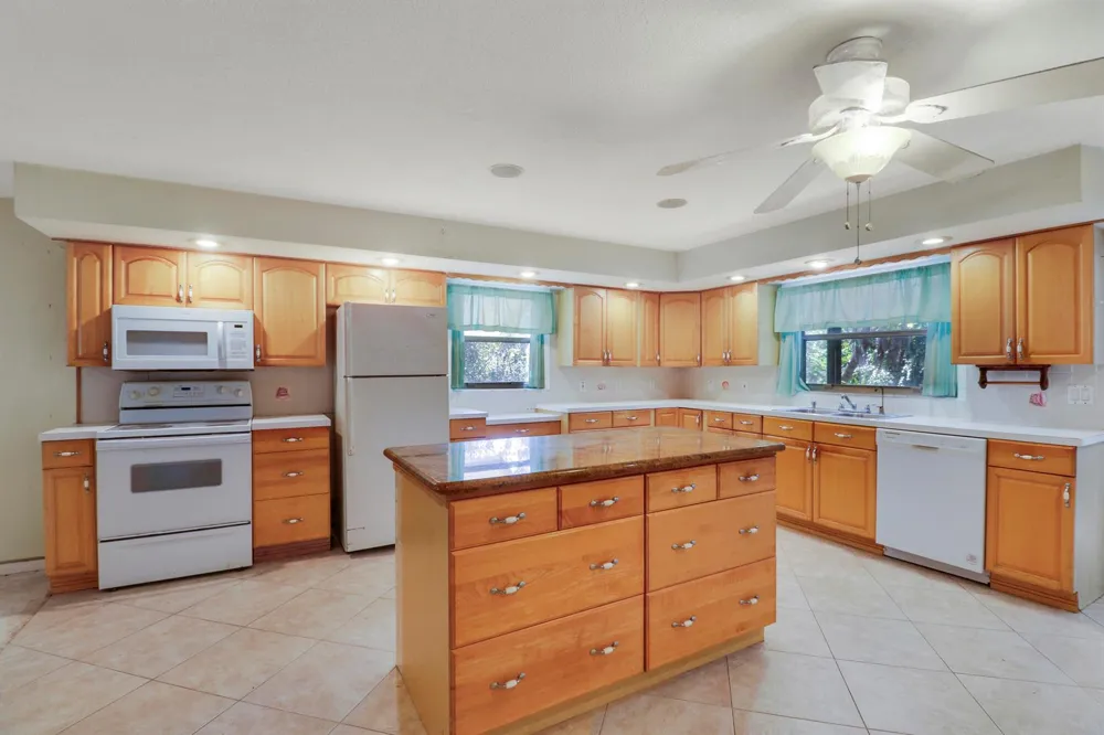 142 2ND STREET Jupiter, FL 33458