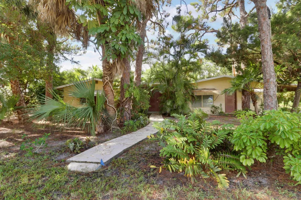 142 2ND STREET Jupiter, FL 33458