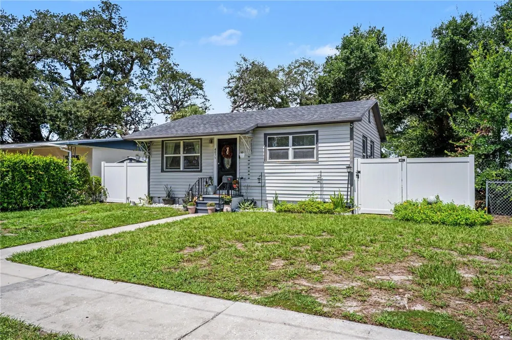 4811 12TH AVENUE S St Petersburg, FL 33711