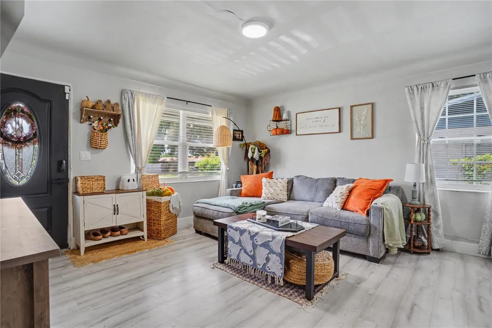 4811 12TH AVENUE S St Petersburg, FL 33711
