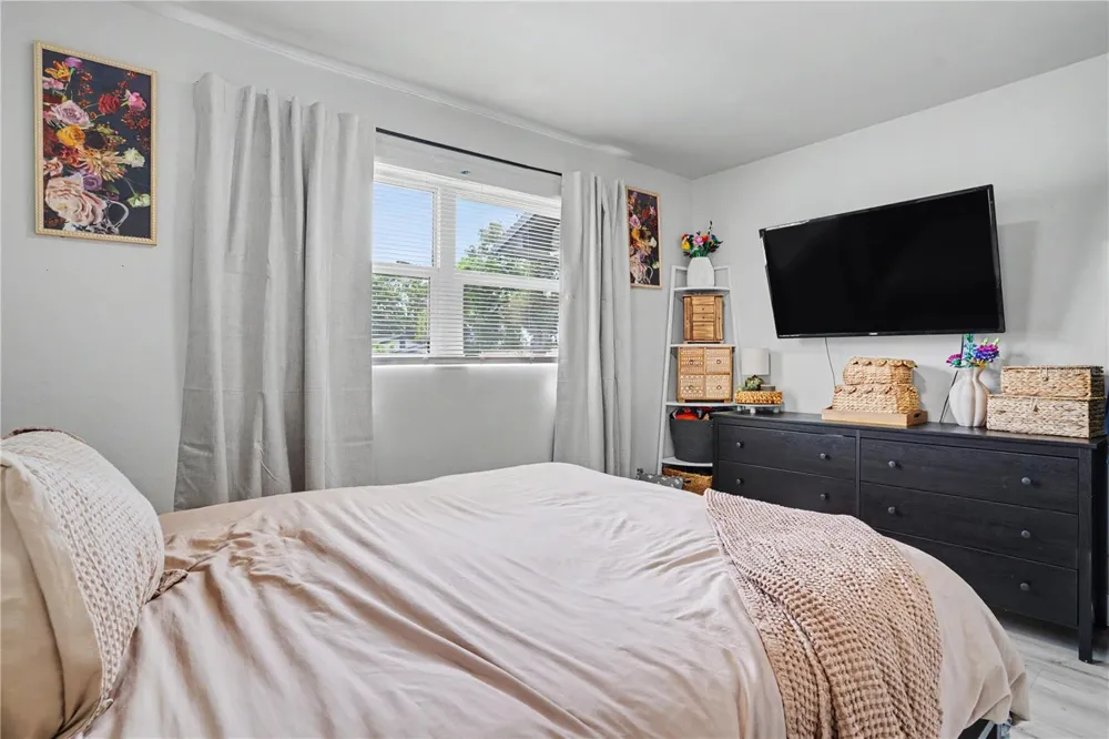 4811 12TH AVENUE S St Petersburg, FL 33711