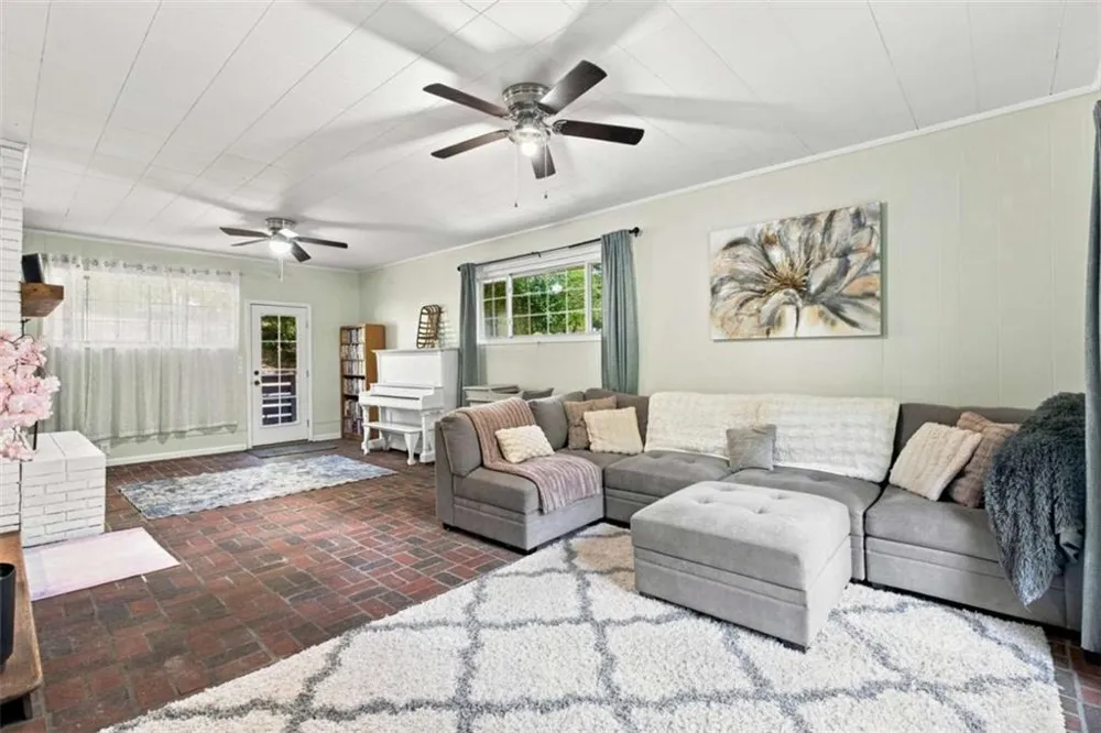 613 Holly Drive S Gainesville, GA 30501