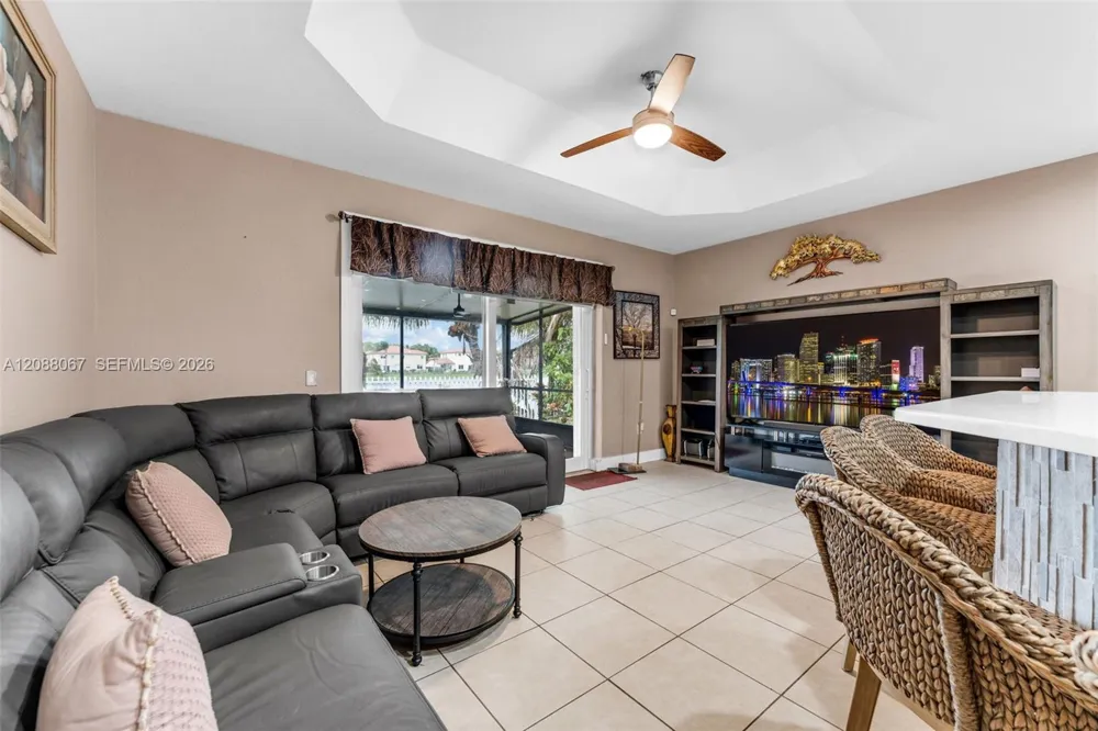 3985 NE 15th St Homestead, FL 33033