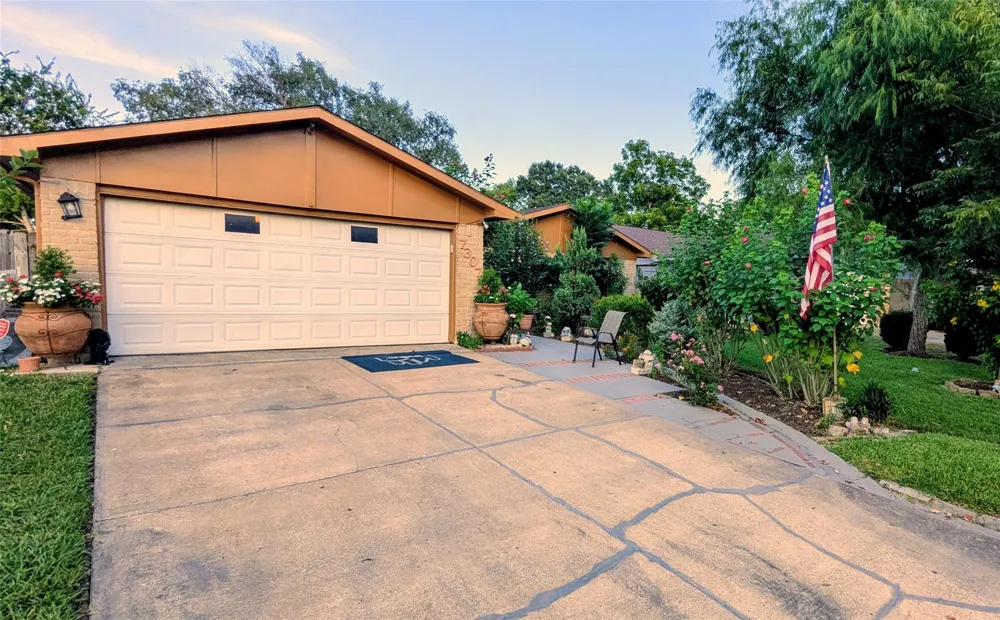 7307 La Granada Drive Houston, TX 77083
