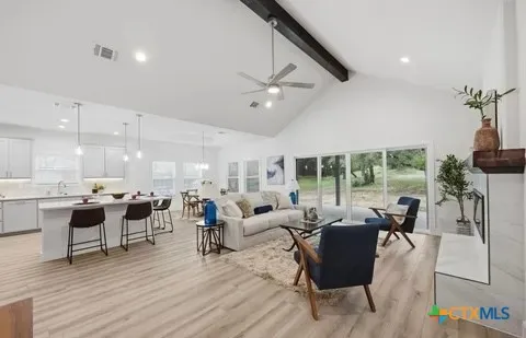 1172 Johnson Rd Canyon Lake, TX 78133