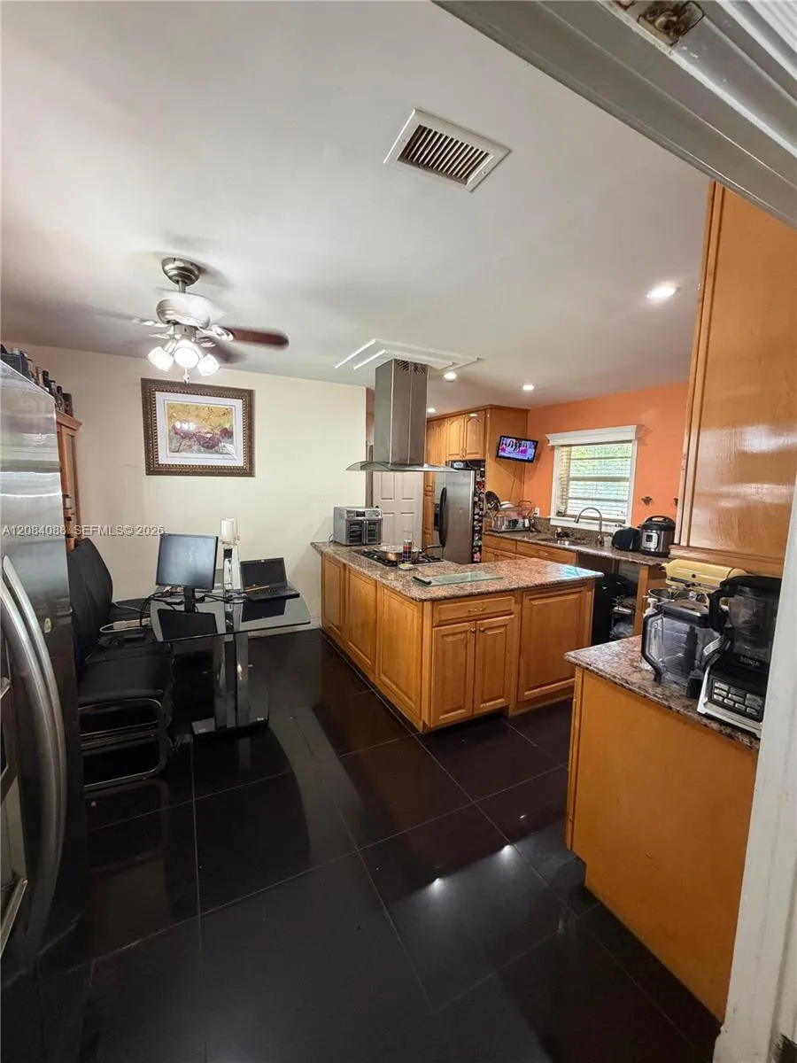 16111 SW 98th Ave Miami, FL 33157