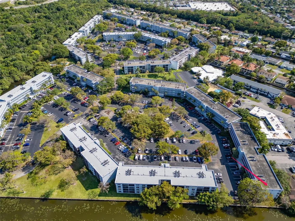 119 ROYAL PARK DRIVE #4H Oakland Park, FL 33309