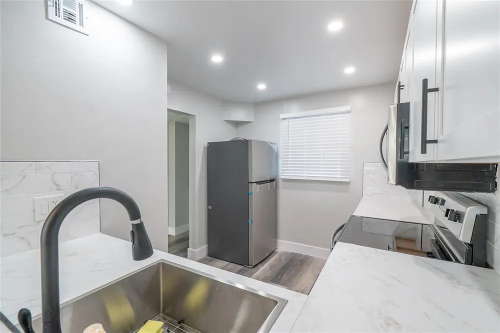 119 ROYAL PARK DRIVE #4H Oakland Park, FL 33309
