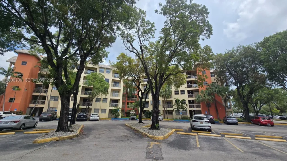 8180 Geneva Ct #419 Doral, FL 33166