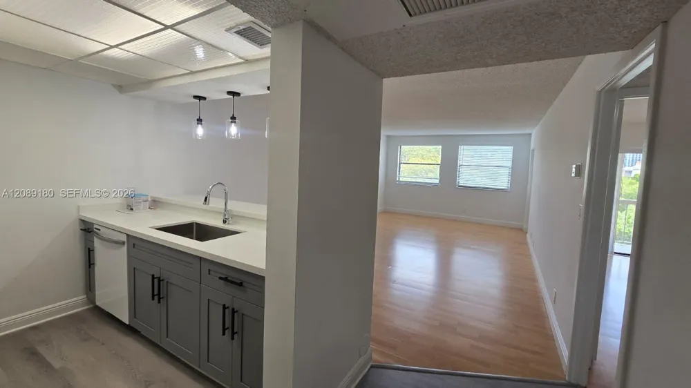 8180 Geneva Ct #419 Doral, FL 33166