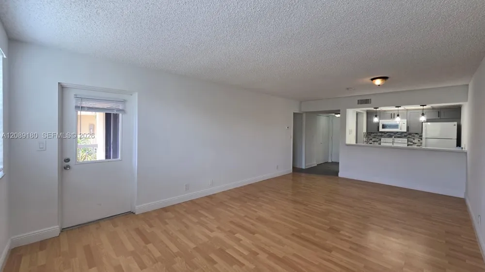 8180 Geneva Ct #419 Doral, FL 33166