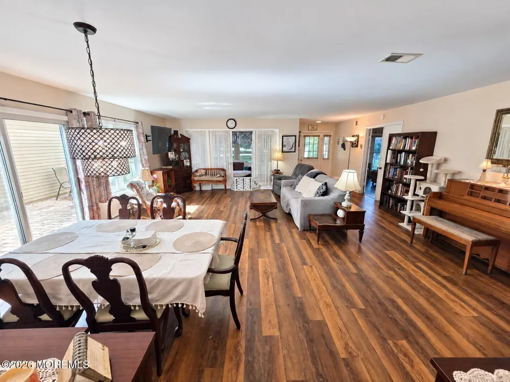 915 Liverpool Circle Manchester, NJ 08759