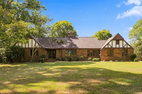 904 Westside Dr