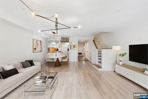 3 Whitman Court 1203