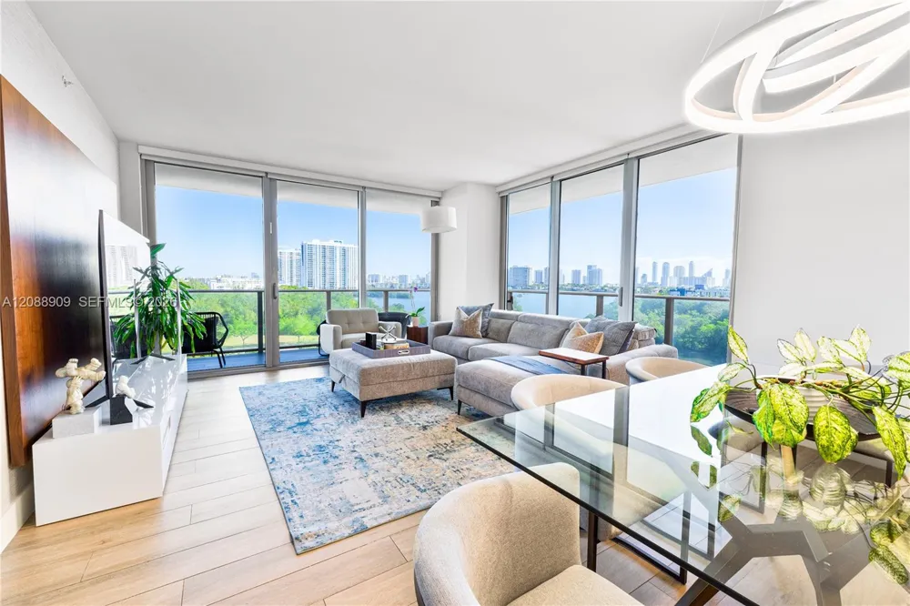 16385 Biscayne Blvd #707 North Miami Beach, FL 33160