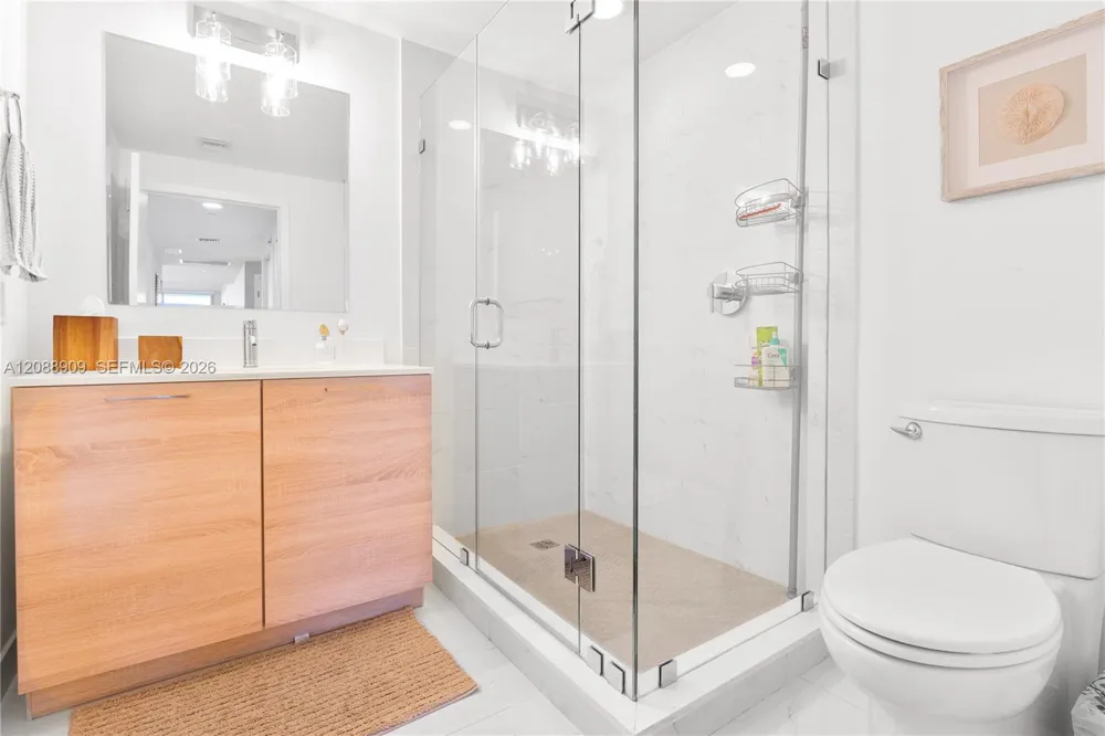 16385 Biscayne Blvd #707 North Miami Beach, FL 33160
