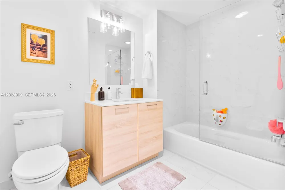 16385 Biscayne Blvd #707 North Miami Beach, FL 33160