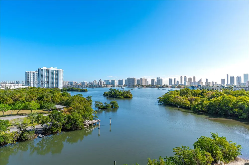 16385 Biscayne Blvd #707 North Miami Beach, FL 33160