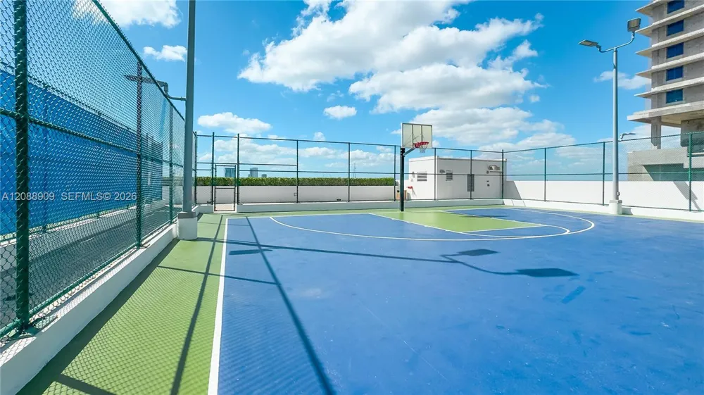 16385 Biscayne Blvd #707 North Miami Beach, FL 33160