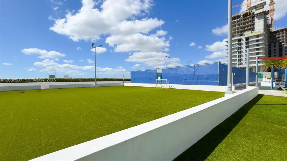 16385 Biscayne Blvd #707 North Miami Beach, FL 33160