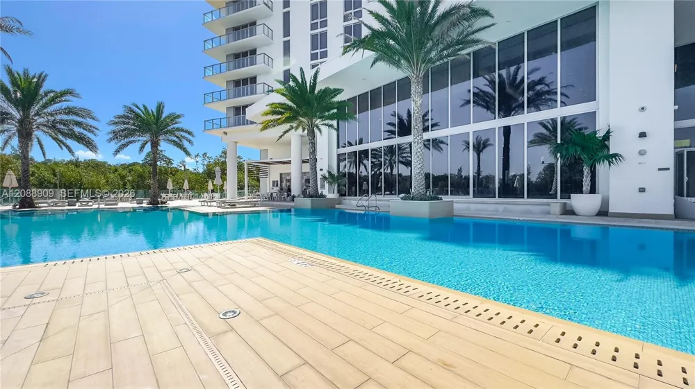 16385 Biscayne Blvd #707 North Miami Beach, FL 33160