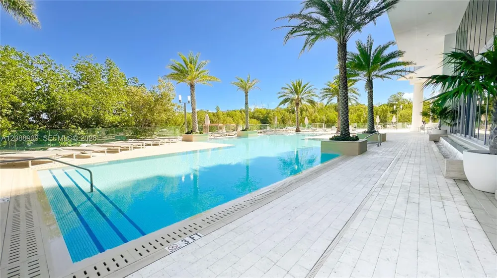 16385 Biscayne Blvd #707 North Miami Beach, FL 33160