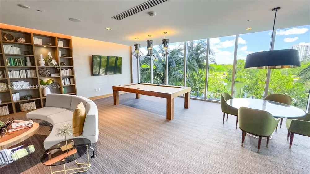 16385 Biscayne Blvd #707 North Miami Beach, FL 33160