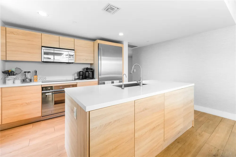 16385 Biscayne Blvd #707 North Miami Beach, FL 33160