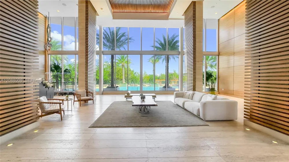 16385 Biscayne Blvd #707 North Miami Beach, FL 33160