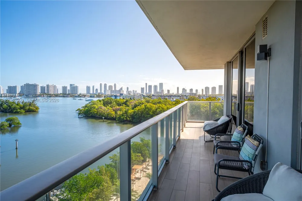 16385 Biscayne Blvd #707 North Miami Beach, FL 33160