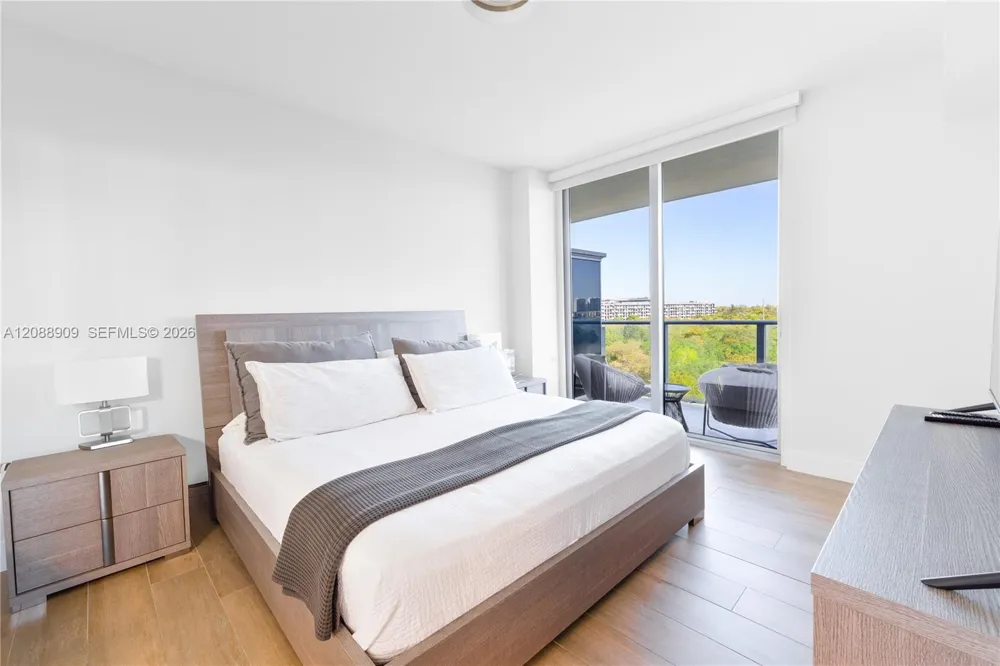 16385 Biscayne Blvd #707 North Miami Beach, FL 33160