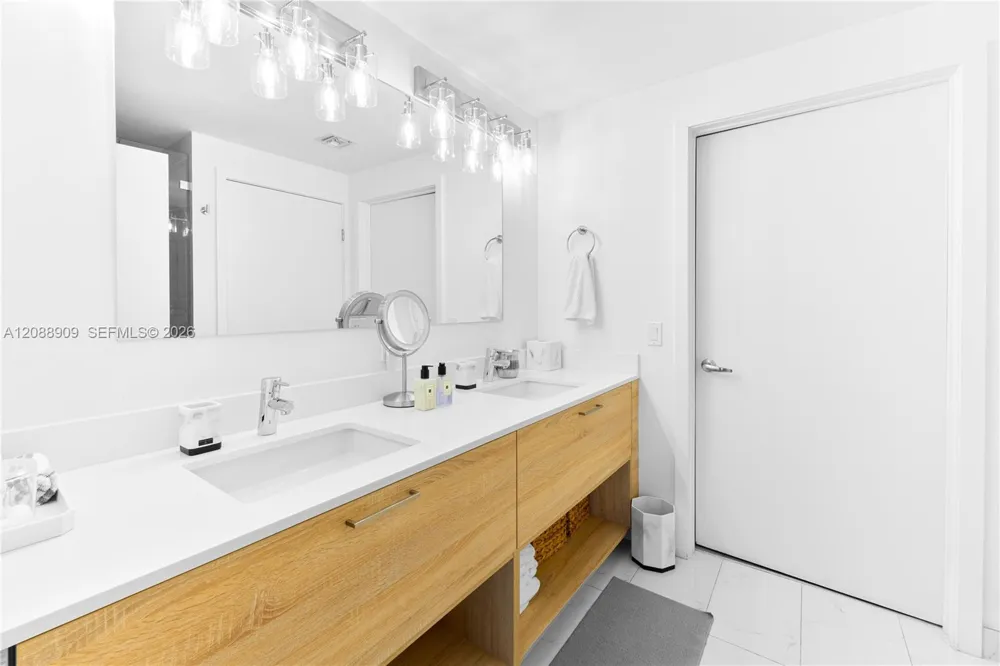 16385 Biscayne Blvd #707 North Miami Beach, FL 33160