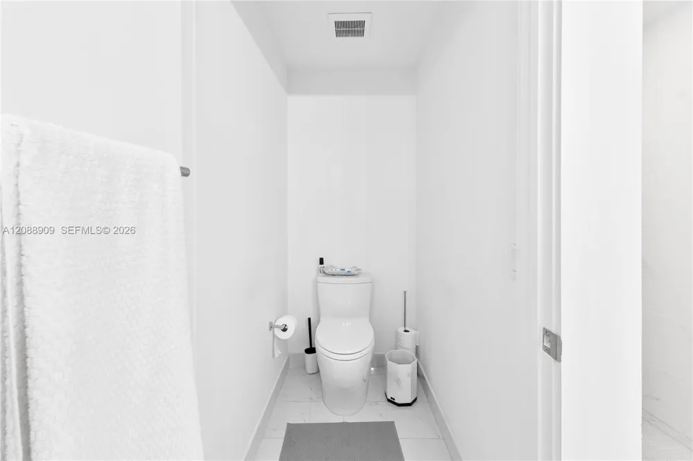 16385 Biscayne Blvd #707 North Miami Beach, FL 33160