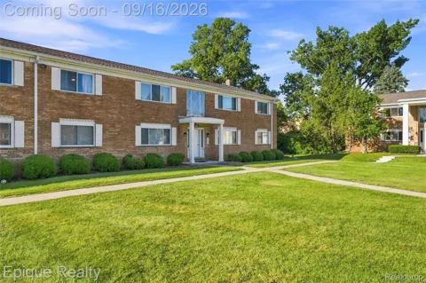 801 W Long Lake Road #7