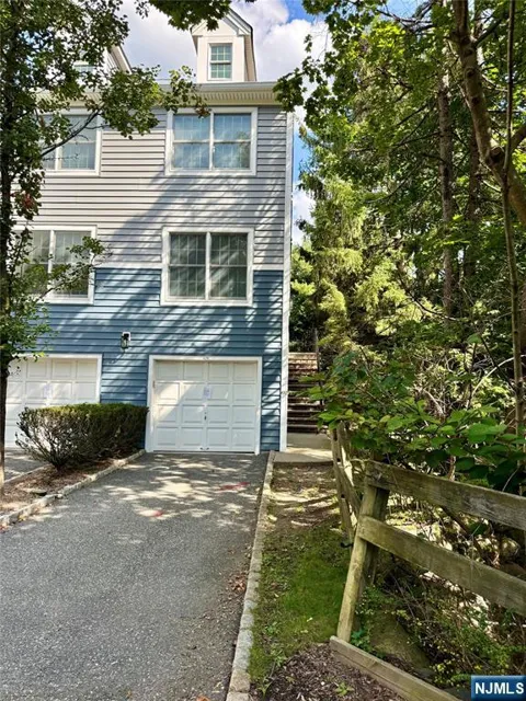 629 Fairfax Drive
