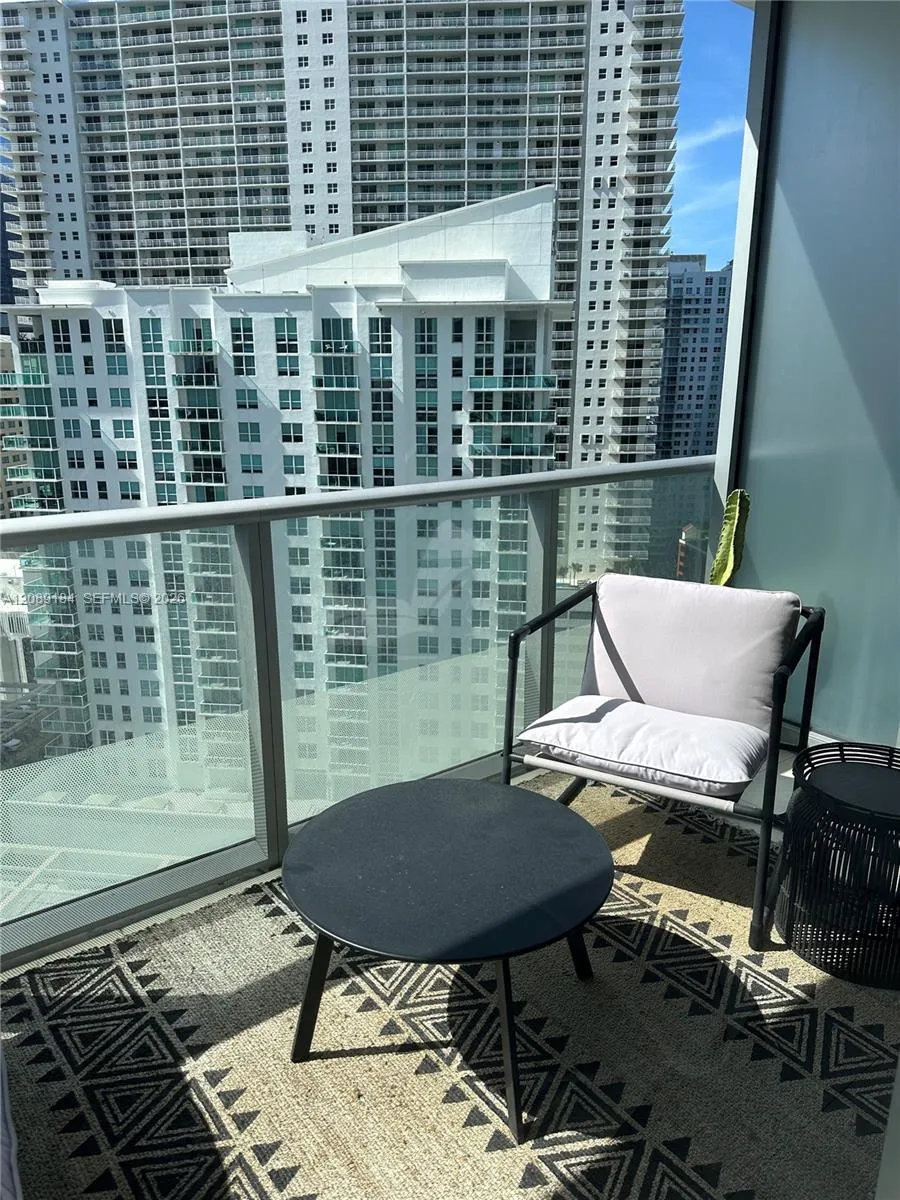 1300 Brickell Bay Dr #2213 Miami, FL 33131