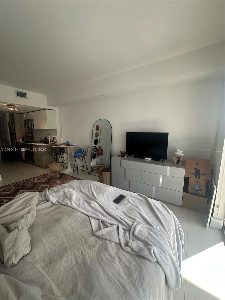 1300 Brickell Bay Dr #2213 Miami, FL 33131