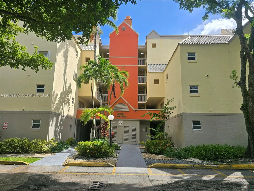 8343 Lake Dr #107 Doral, FL 33166