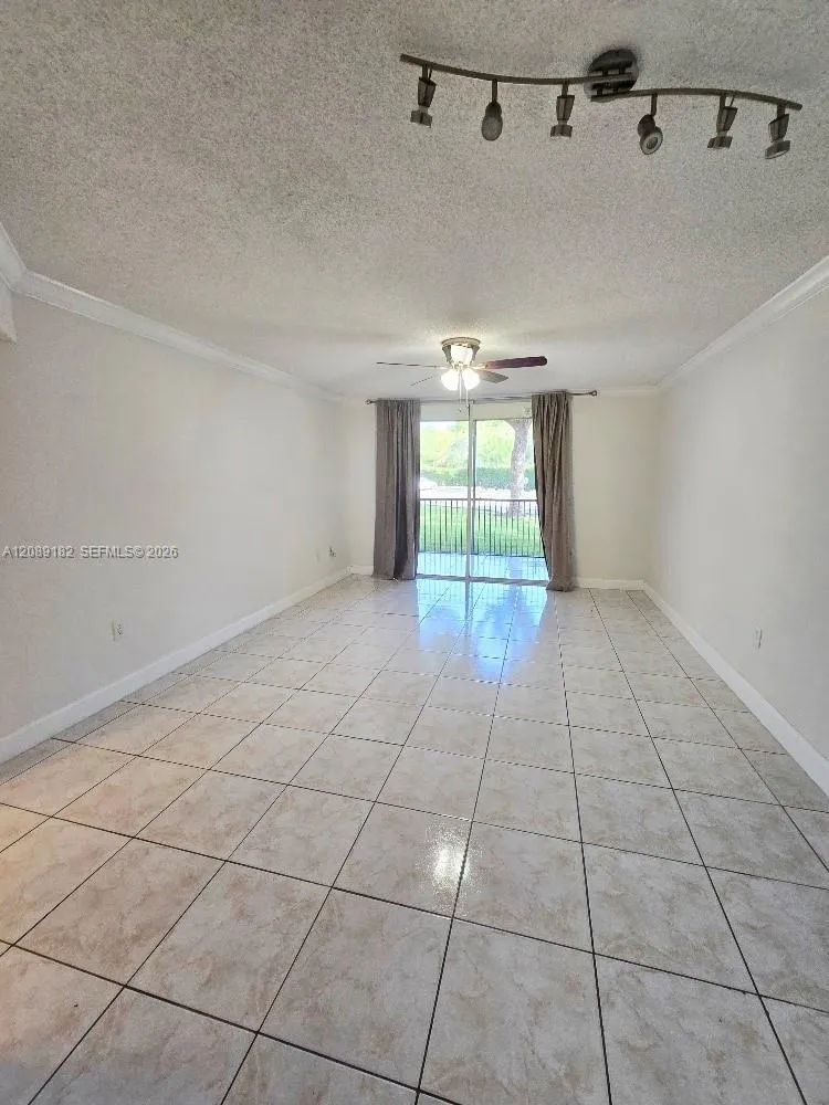 8343 Lake Dr #107 Doral, FL 33166