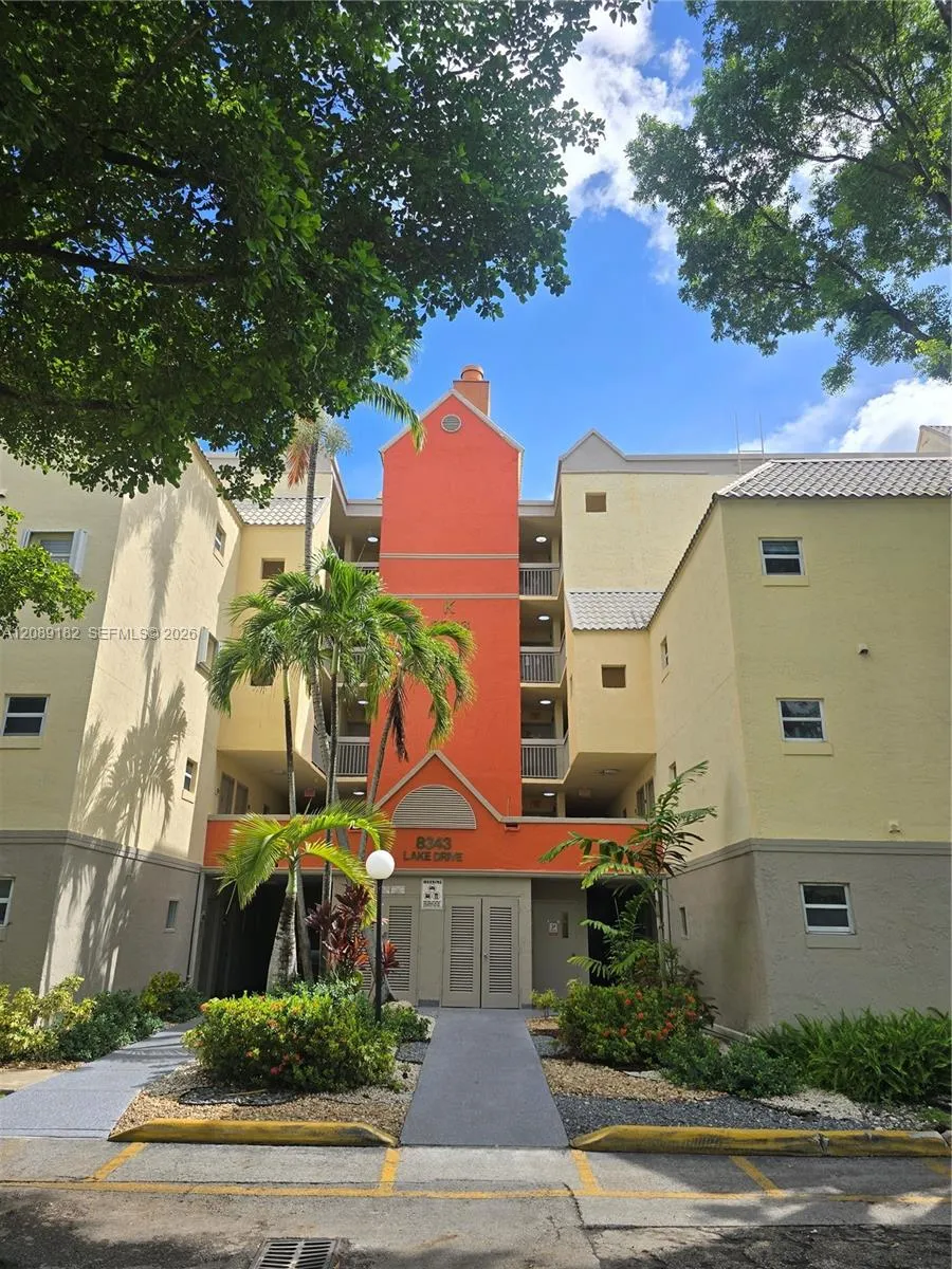 8343 Lake Dr #107 Doral, FL 33166