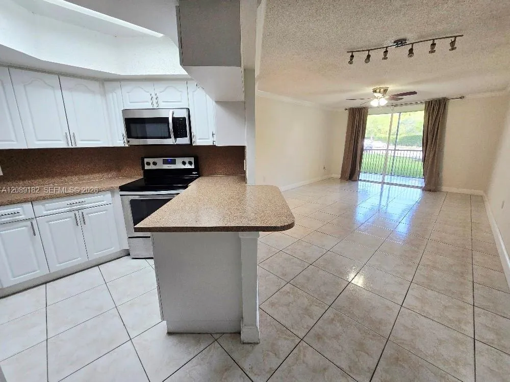 8343 Lake Dr #107 Doral, FL 33166